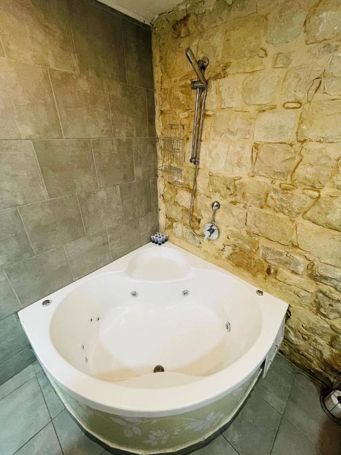 Zimmer In Old City Rosh Pinna Bagian luar foto