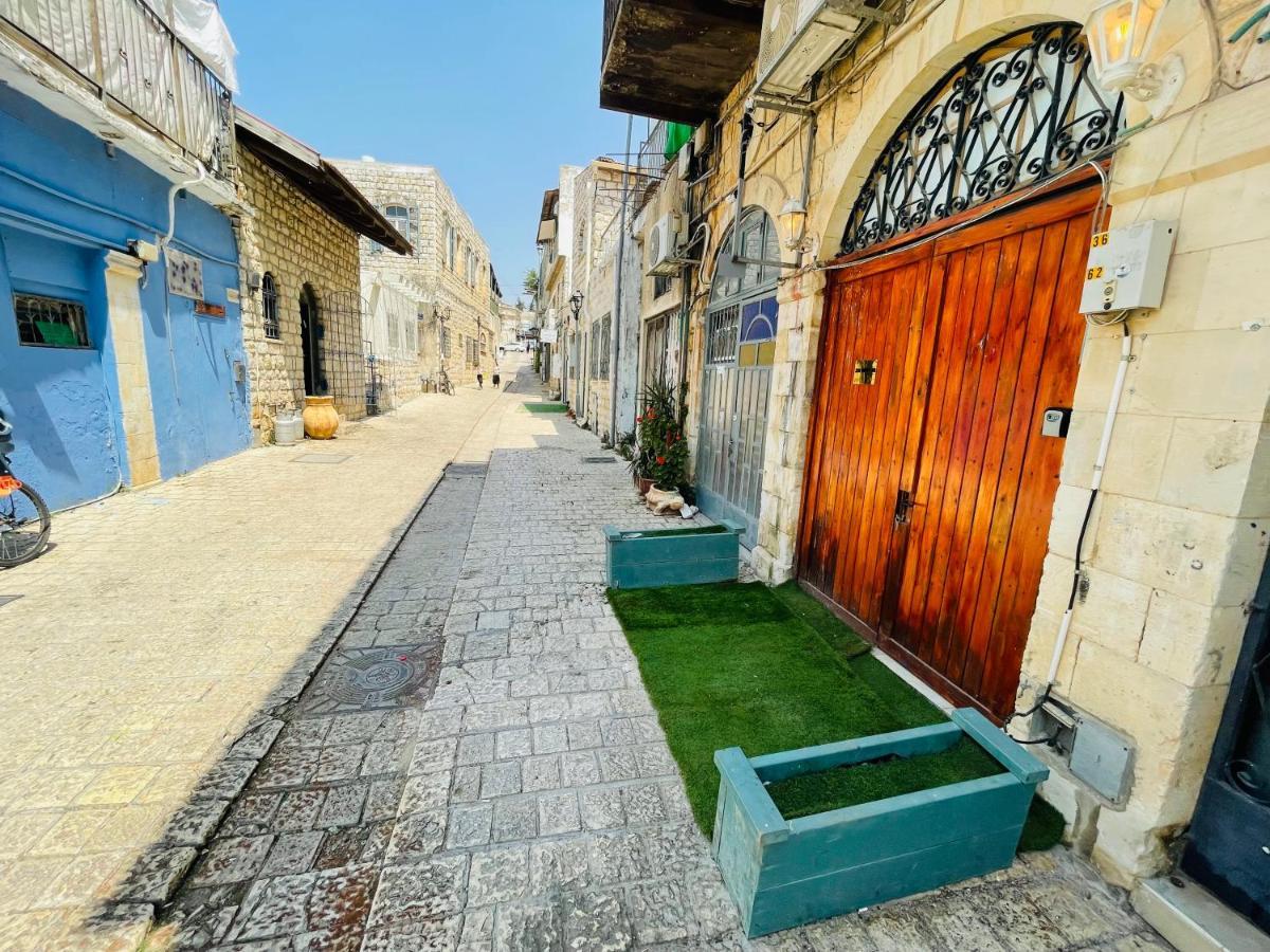 Zimmer In Old City Rosh Pinna Bagian luar foto