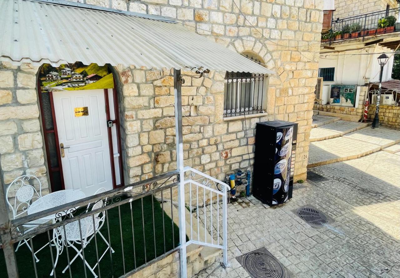 Zimmer In Old City Rosh Pinna Bagian luar foto
