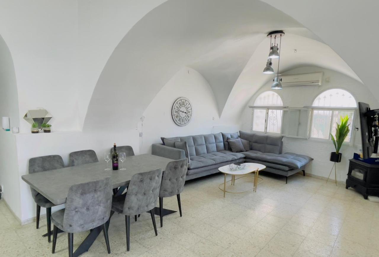 Zimmer In Old City Rosh Pinna Bagian luar foto