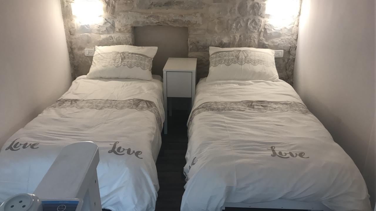 Zimmer In Old City Rosh Pinna Bagian luar foto